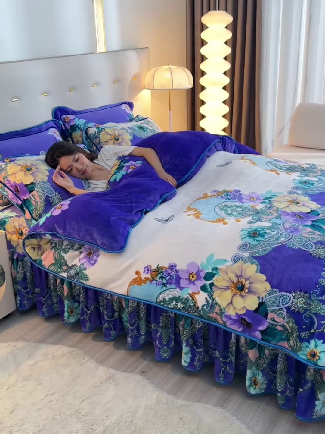 91家纺网 家纺一手货源 找家纺 缘莉娜家纺 2025新款亲肤舒适牛奶绒印花床裙花边款单被套单件被套单品被套 浪漫花都