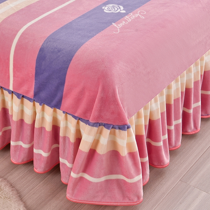 91家纺网 家纺一手货源 找家纺 缘莉娜家纺 2025新款亲肤舒适牛奶绒印花床裙花边款单被套单件被套单品被套 玫瑰的故事