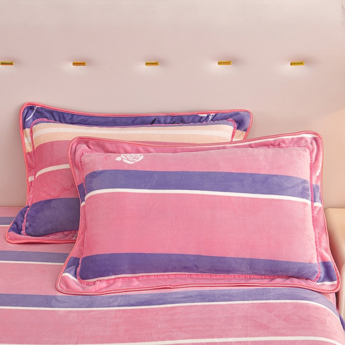 91家纺网 家纺一手货源 找家纺 缘莉娜家纺 2025新款亲肤舒适牛奶绒印花床裙花边款单被套单件被套单品被套 玫瑰的故事