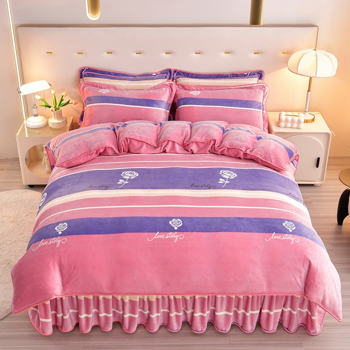 91家纺网 家纺一手货源 找家纺 缘莉娜家纺 2025新款亲肤舒适牛奶绒印花床裙花边款单被套单件被套单品被套 玫瑰的故事