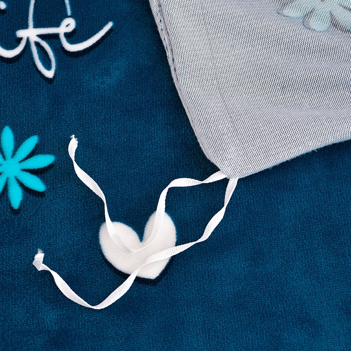 91家纺网 家纺一手货源 找家纺 缘莉娜家纺 2025新款亲肤舒适牛奶绒印花床裙花边款单被套单件被套单品被套 翩翩起舞