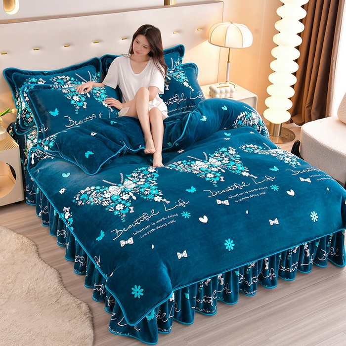 91家纺网 家纺一手货源 找家纺 缘莉娜家纺 2025新款亲肤舒适牛奶绒印花床裙花边款单被套单件被套单品被套 翩翩起舞