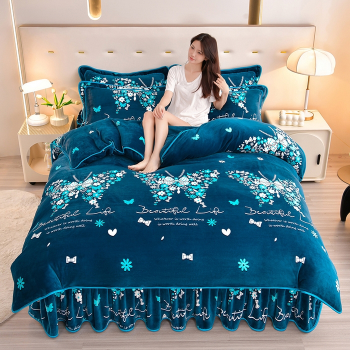 91家纺网 家纺一手货源 找家纺 缘莉娜家纺 2025新款亲肤舒适牛奶绒印花床裙花边款单被套单件被套单品被套 翩翩起舞