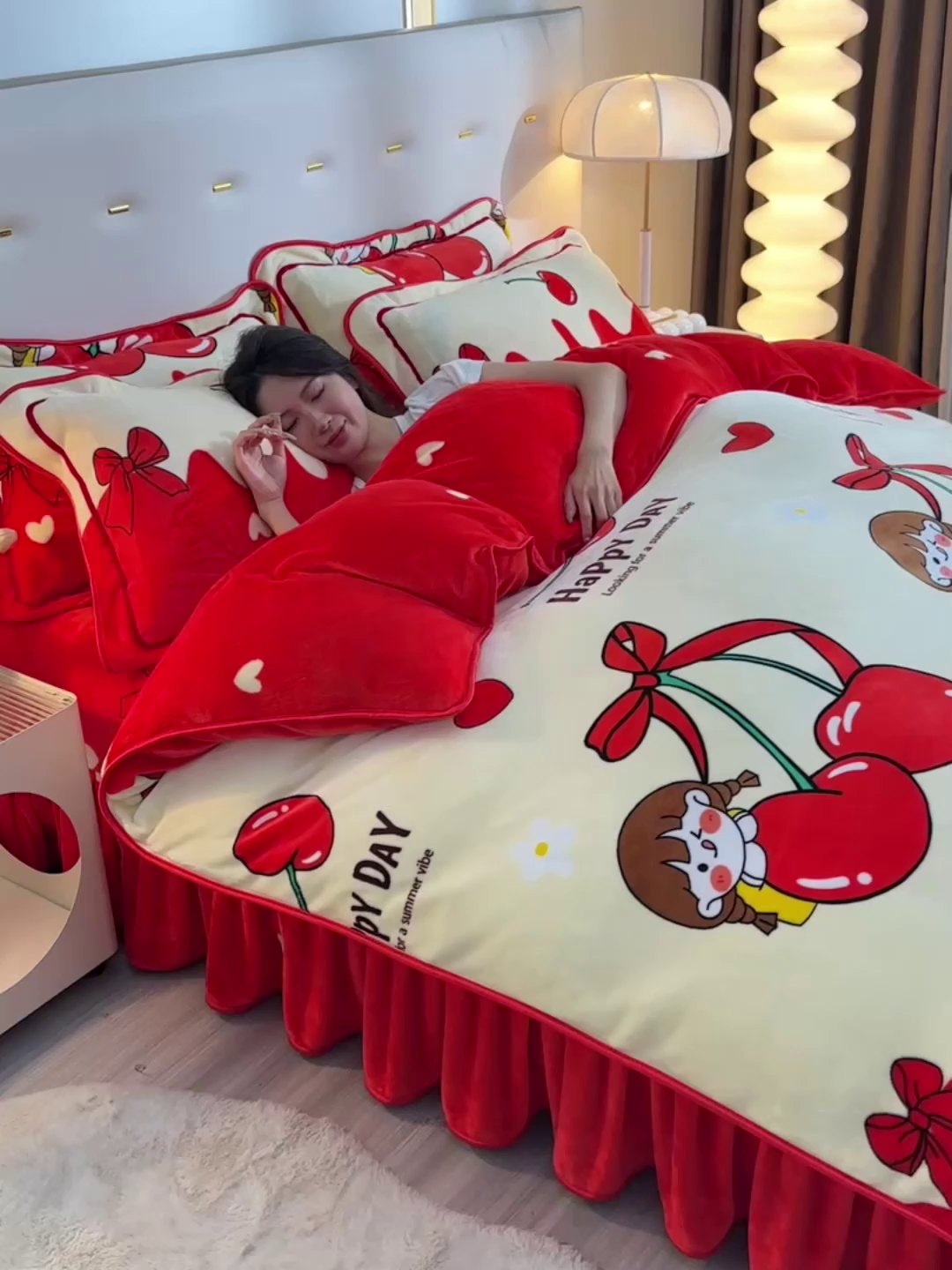 91家纺网 家纺一手货源 找家纺 缘莉娜家纺 2025新款亲肤舒适牛奶绒印花床裙花边款单被套单件被套单品被套 甜心派