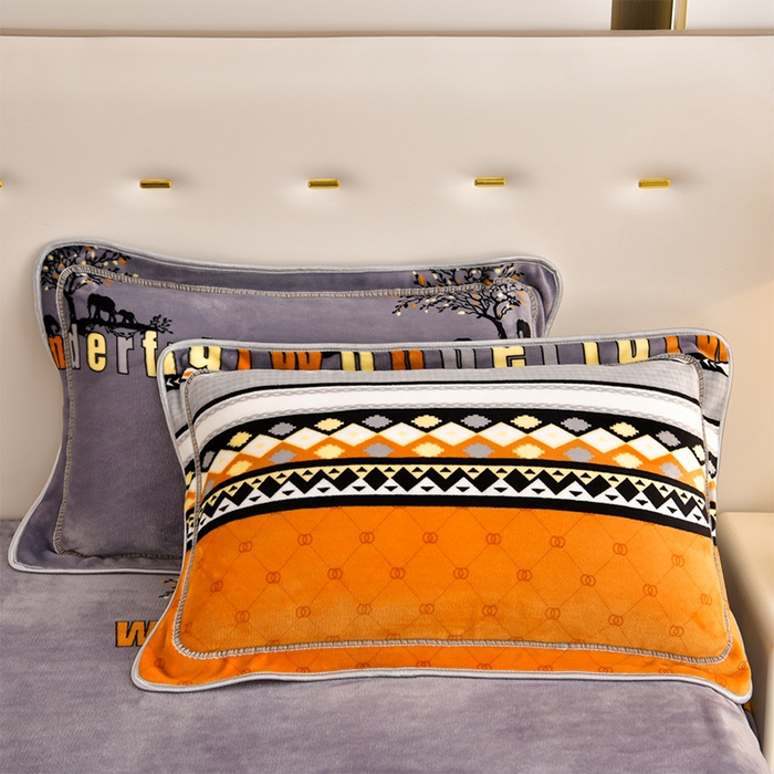 91家纺网 家纺一手货源 找家纺 缘莉娜家纺 2025新款亲肤舒适牛奶绒印花床裙花边款单被套单件被套单品被套 万象之旅