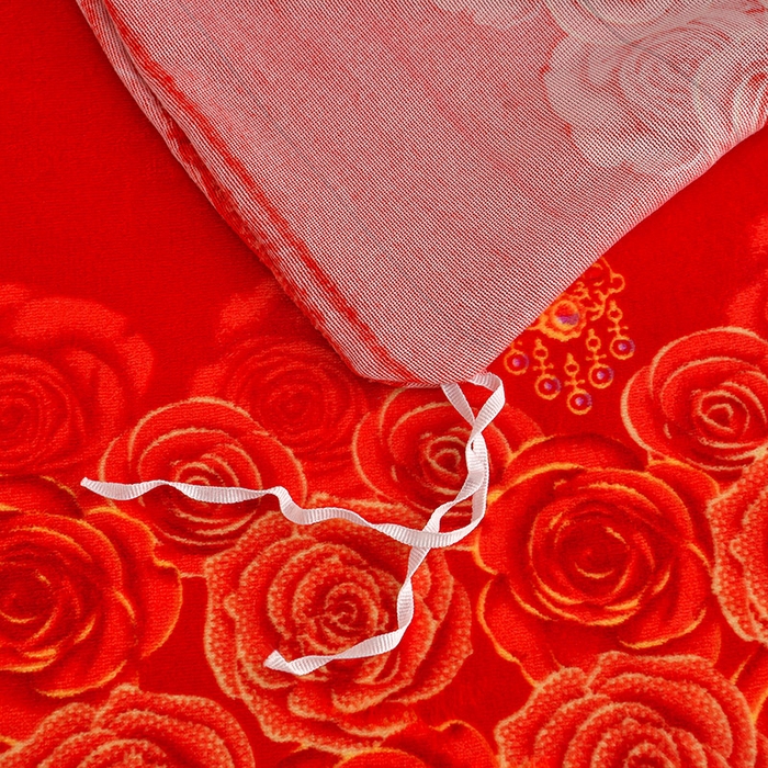 91家纺网 家纺一手货源 找家纺 缘莉娜家纺 2025新款亲肤舒适牛奶绒印花床裙花边款单被套单件被套单品被套 喜结良缘