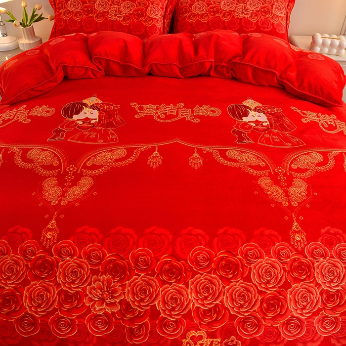 91家纺网 家纺一手货源 找家纺 缘莉娜家纺 2025新款亲肤舒适牛奶绒印花床裙花边款单被套单件被套单品被套 喜结良缘