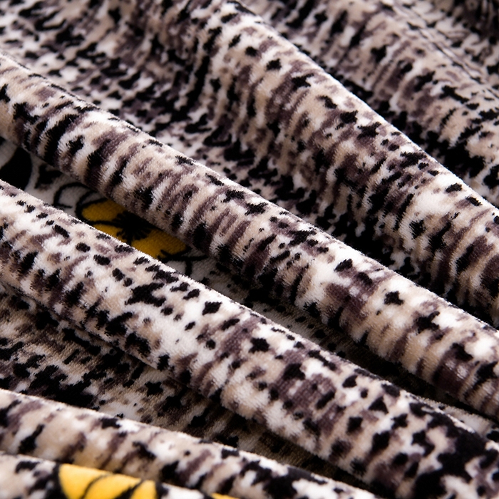 91家纺网 家纺一手货源 找家纺 缘莉娜家纺 2025新款亲肤舒适牛奶绒印花床裙花边款单被套单件被套单品被套 一路相伴