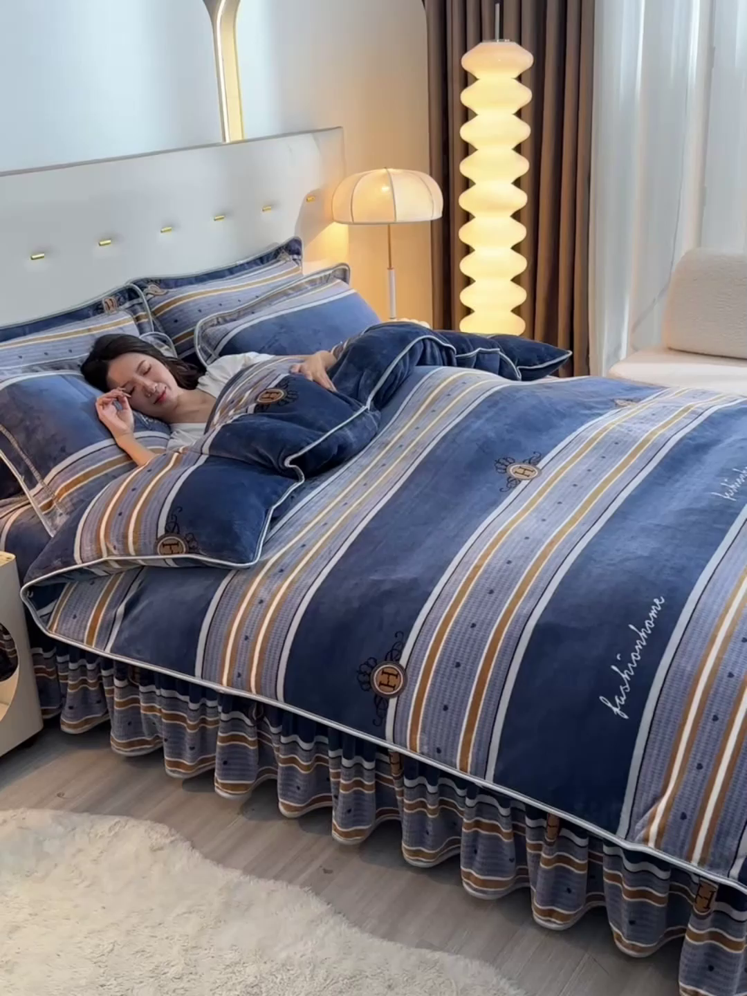 91家纺网 家纺一手货源 找家纺 缘莉娜家纺 2025新款亲肤舒适牛奶绒印花床裙花边款单被套单件被套单品被套 致青春