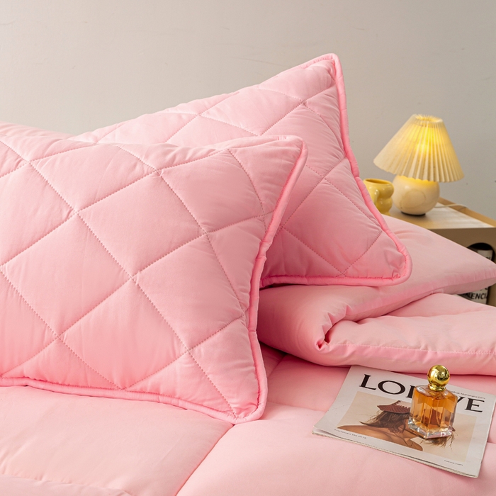 91家纺网 家纺一手货源 找家纺 憨豆家纺 2026新款磨毛四季被春秋被丝棉加厚冬被学生宿舍被子酒店宾馆跨境被芯 可爱粉