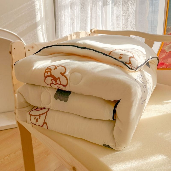 91家纺网 家纺一手货源 找家纺 小叮当家纺仓储工厂店 2025年新款A类母婴级宝宝被豆豆绒牛奶针织棉被子儿童豆豆被大豆被春秋被被子被芯 大白熊