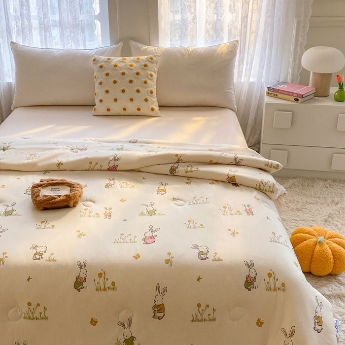 91家纺网 家纺一手货源 找家纺 小叮当家纺仓储工厂店 2025年新款A类母婴级宝宝被豆豆绒牛奶针织棉被子儿童豆豆被大豆被春秋被被子被芯 花丛小兔