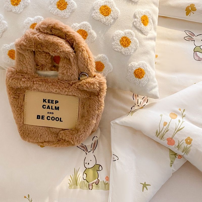 91家纺网 家纺一手货源 找家纺 小叮当家纺仓储工厂店 2025年新款A类母婴级宝宝被豆豆绒牛奶针织棉被子儿童豆豆被大豆被春秋被被子被芯 花丛小兔