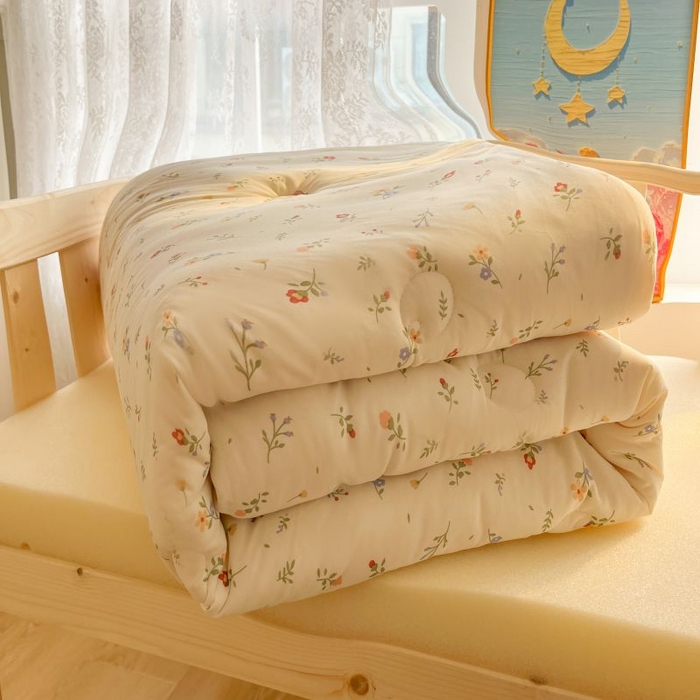 91家纺网 家纺一手货源 找家纺 小叮当家纺仓储工厂店 2025年新款A类母婴级宝宝被豆豆绒牛奶针织棉被子儿童豆豆被大豆被春秋被被子被芯 花间小熊