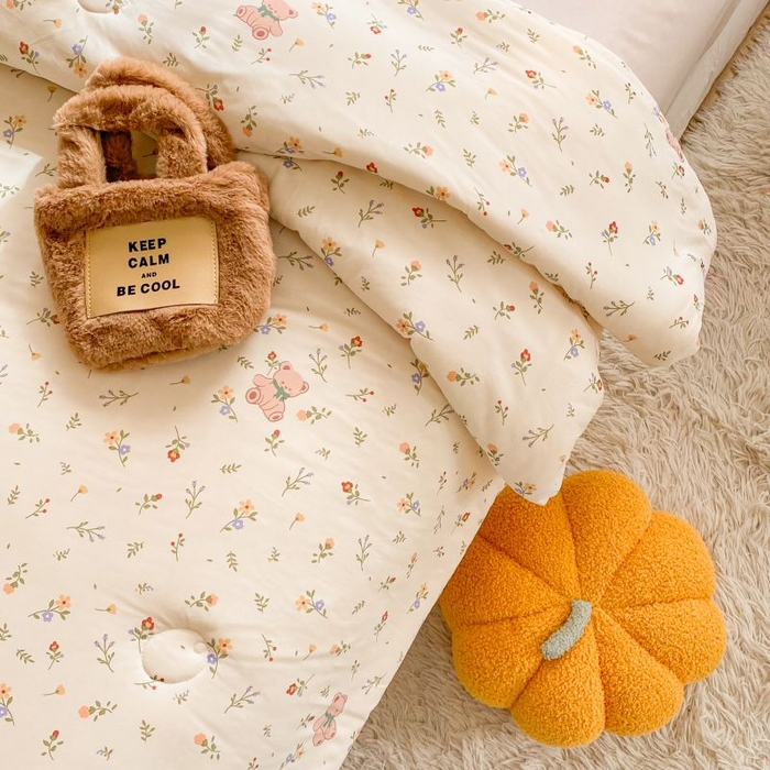 91家纺网 家纺一手货源 找家纺 小叮当家纺仓储工厂店 2025年新款A类母婴级宝宝被豆豆绒牛奶针织棉被子儿童豆豆被大豆被春秋被被子被芯 花间小熊