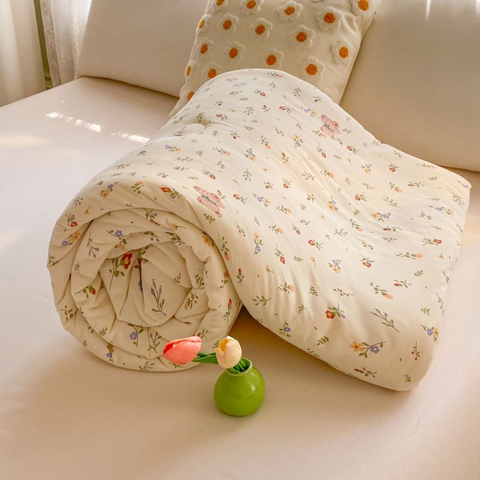 91家纺网 家纺一手货源 找家纺 小叮当家纺仓储工厂店 2025年新款A类母婴级宝宝被豆豆绒牛奶针织棉被子儿童豆豆被大豆被春秋被被子被芯 花间小熊