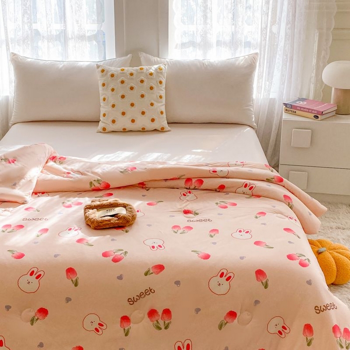 91家纺网 家纺一手货源 找家纺 小叮当家纺仓储工厂店 2025年新款A类母婴级宝宝被豆豆绒牛奶针织棉被子儿童豆豆被大豆被春秋被被子被芯 郁金香兔