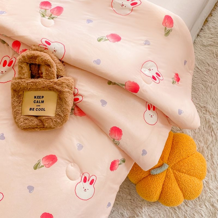 91家纺网 家纺一手货源 找家纺 小叮当家纺仓储工厂店 2025年新款A类母婴级宝宝被豆豆绒牛奶针织棉被子儿童豆豆被大豆被春秋被被子被芯 郁金香兔