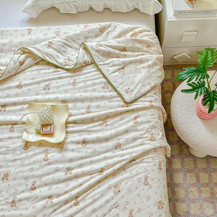 91家纺网 家纺一手货源 找家纺 小叮当家纺仓储工厂店 2025年新款A类母婴级宝宝被豆豆绒牛奶针织棉被子儿童豆豆被大豆被春秋被被子被芯 牛奶针织被-熊兔恋记