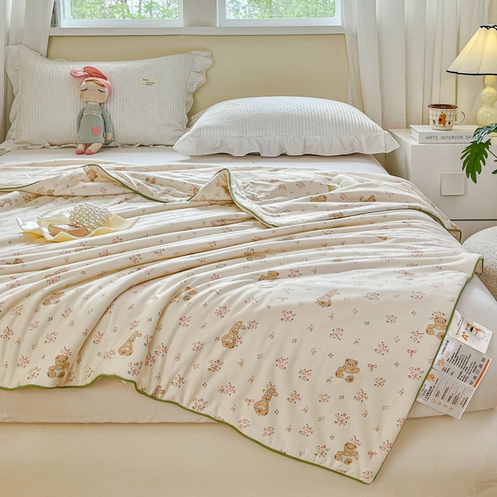 91家纺网 家纺一手货源 找家纺 小叮当家纺仓储工厂店 2025年新款A类母婴级宝宝被豆豆绒牛奶针织棉被子儿童豆豆被大豆被春秋被被子被芯 牛奶针织被-熊兔恋记