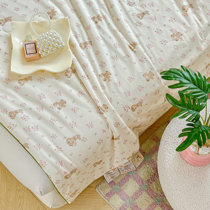 91家纺网 家纺一手货源 找家纺 小叮当家纺仓储工厂店 2025年新款A类母婴级宝宝被豆豆绒牛奶针织棉被子儿童豆豆被大豆被春秋被被子被芯 牛奶针织被-熊兔恋记