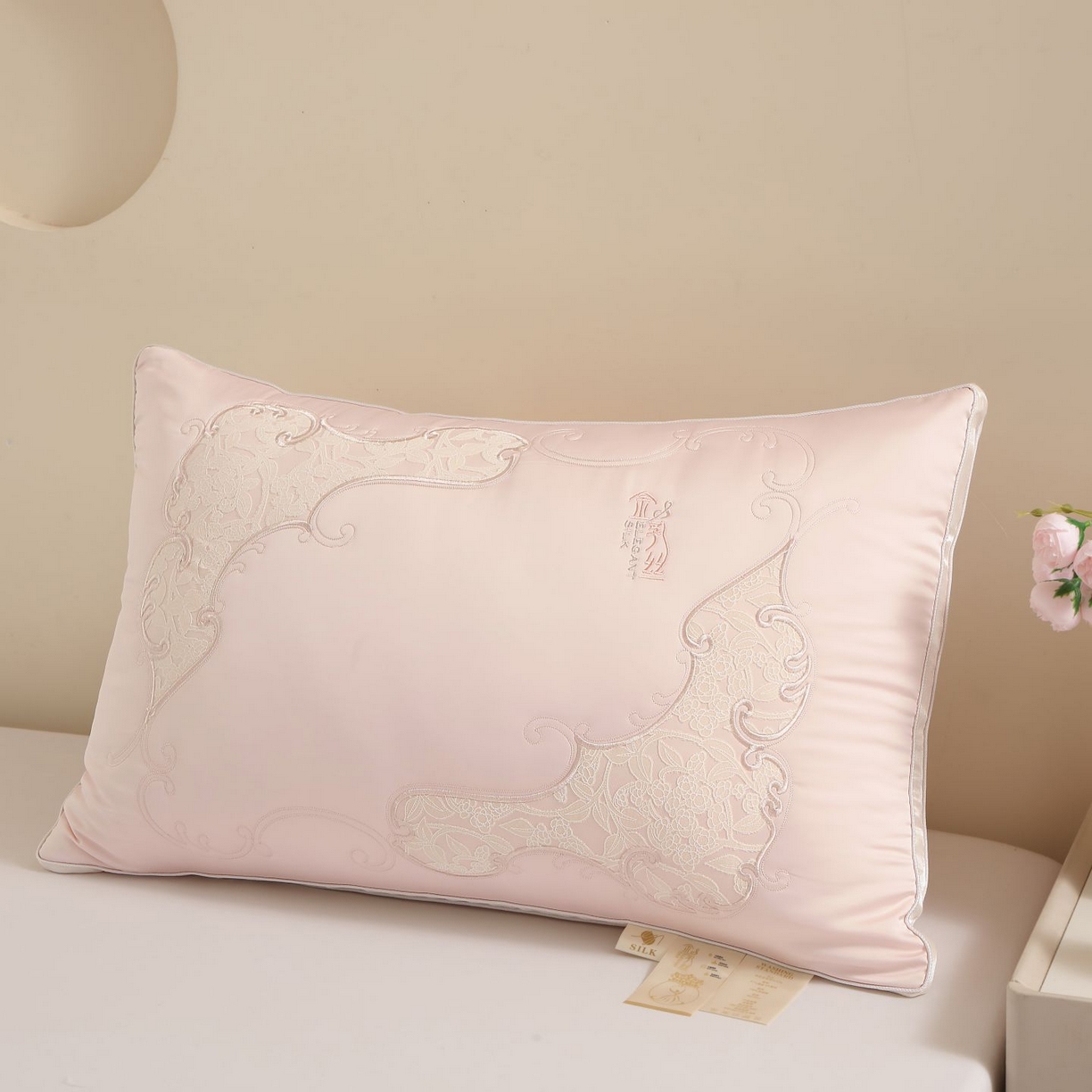 91家纺网 家纺一手货源 找家纺 晚儿 2025新款金乳丝茧女王枕头枕芯 浅粉 48x74cm中枕/对