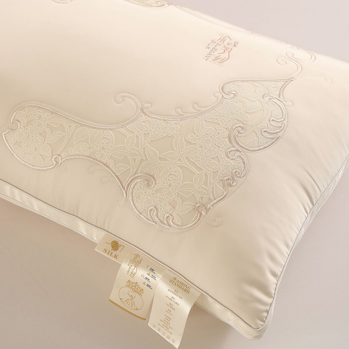 91家纺网 家纺一手货源 找家纺 晚儿 2025新款金乳丝茧女王枕头枕芯 米白 48x74cm高枕/对