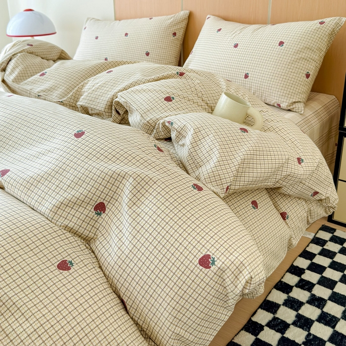 91家纺网 家纺一手货源 找家纺 感遇家纺 2025新款小清新甜系全棉四件套格子草莓