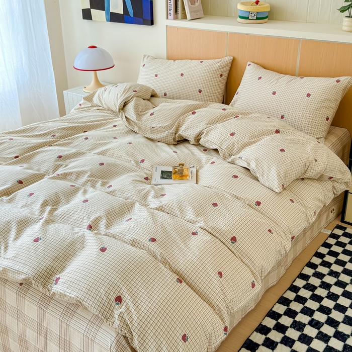 91家纺网 家纺一手货源 找家纺 感遇家纺 2025新款小清新甜系全棉四件套格子草莓