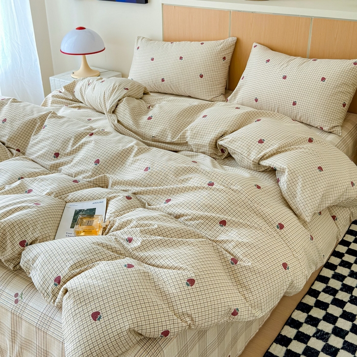 91家纺网 家纺一手货源 找家纺 感遇家纺 2025新款小清新甜系全棉四件套格子草莓