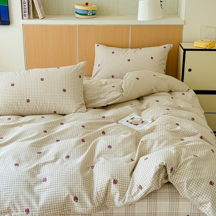 91家纺网 家纺一手货源 找家纺 感遇家纺 2025新款小清新甜系全棉四件套格子草莓