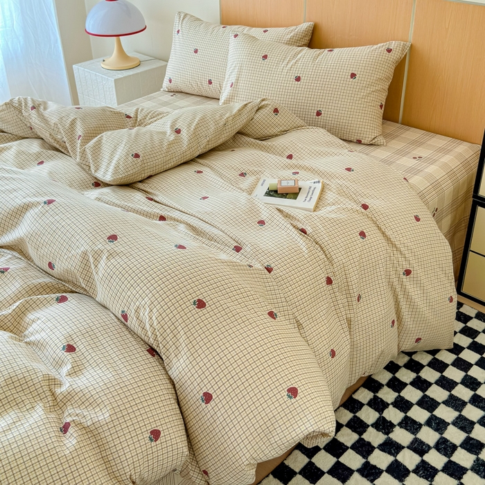 91家纺网 家纺一手货源 找家纺 感遇家纺 2025新款小清新甜系全棉四件套格子草莓