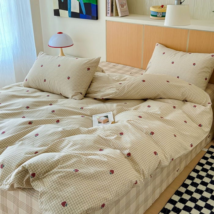 91家纺网 家纺一手货源 找家纺 感遇家纺 2025新款小清新甜系全棉四件套格子草莓