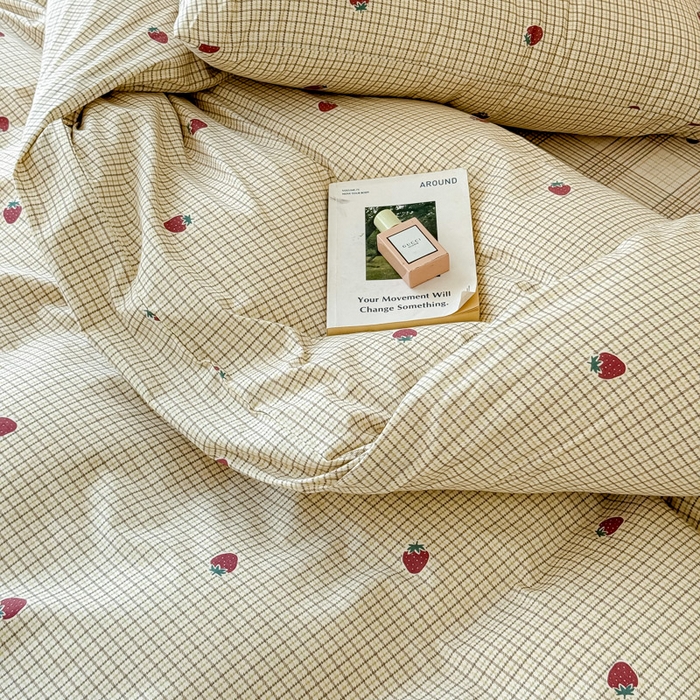 91家纺网 家纺一手货源 找家纺 感遇家纺 2025新款小清新甜系全棉四件套格子草莓