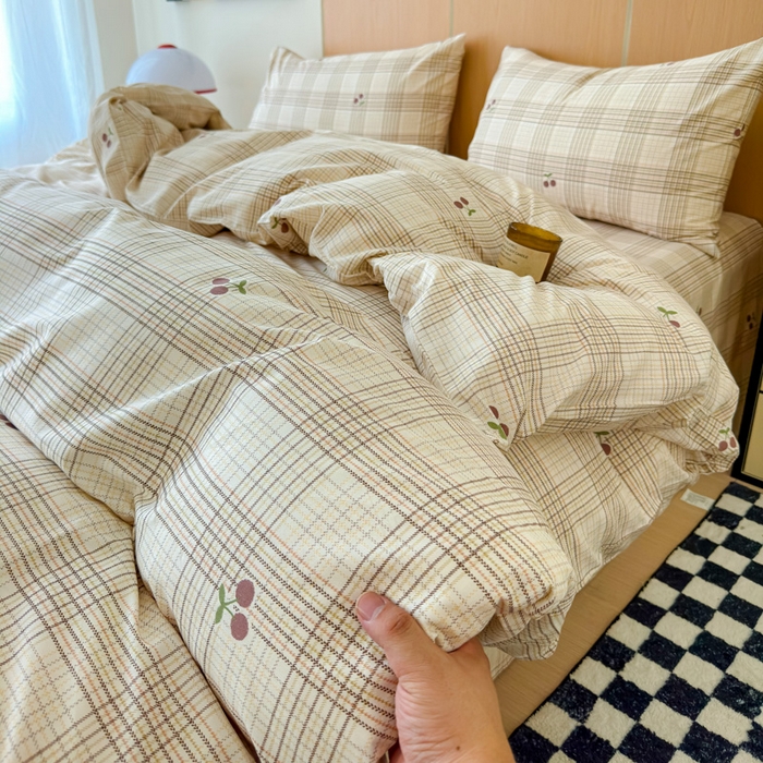 91家纺网 家纺一手货源 找家纺 感遇家纺 2025新款小清新甜系四件套 格子樱桃