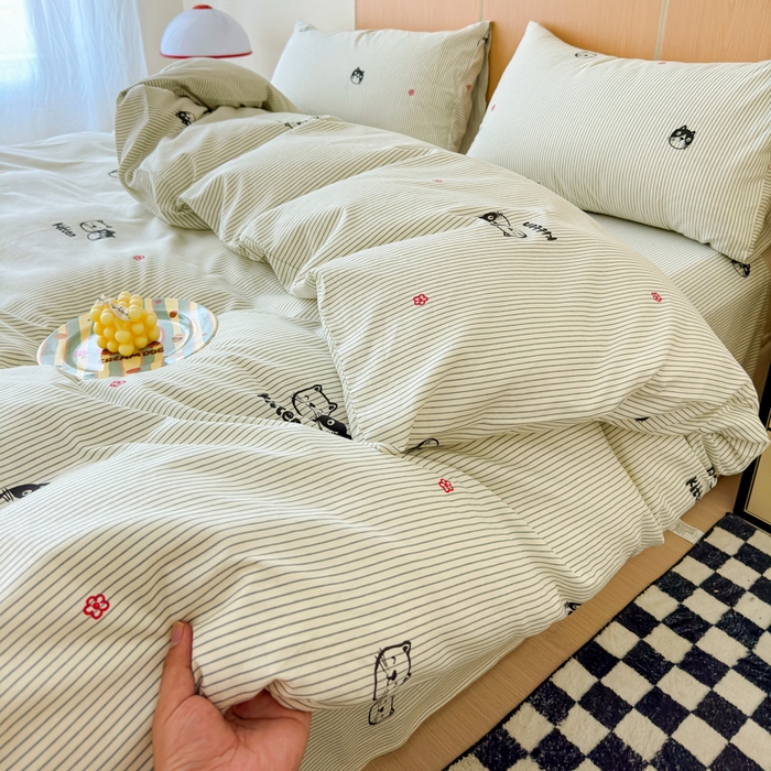 91家纺网 家纺一手货源 找家纺 感遇家纺  2025新款小清新甜系全棉四件套 灰条猫咪