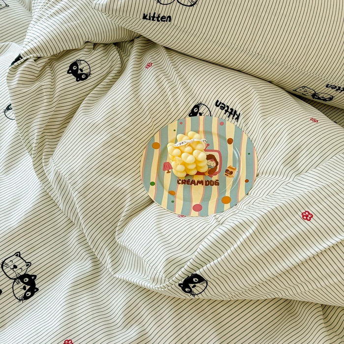 91家纺网 家纺一手货源 找家纺 感遇家纺  2025新款小清新甜系全棉四件套 灰条猫咪