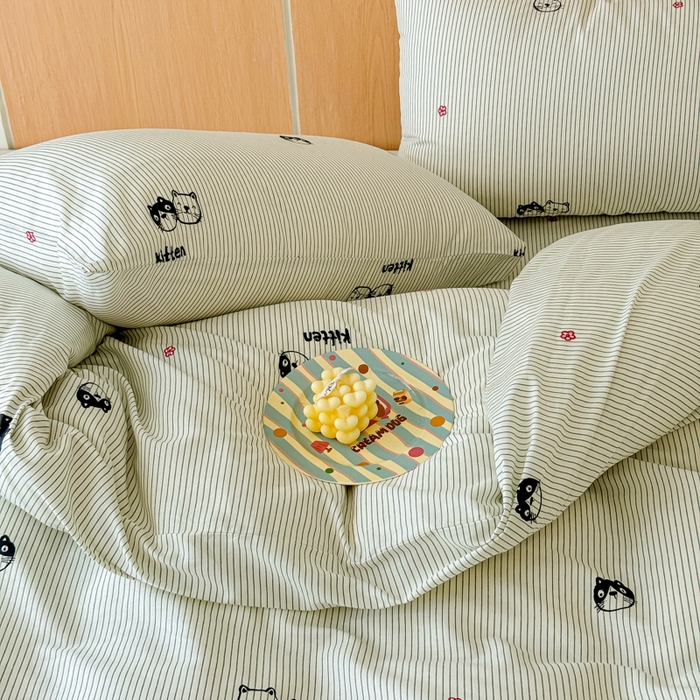 91家纺网 家纺一手货源 找家纺 感遇家纺  2025新款小清新甜系全棉四件套 灰条猫咪