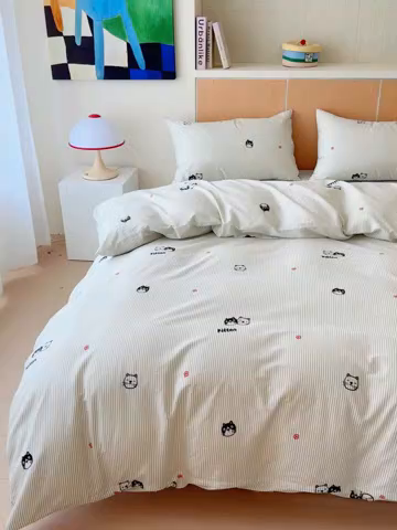 91家纺网 家纺一手货源 找家纺 感遇家纺  2025新款小清新甜系全棉四件套 灰条猫咪