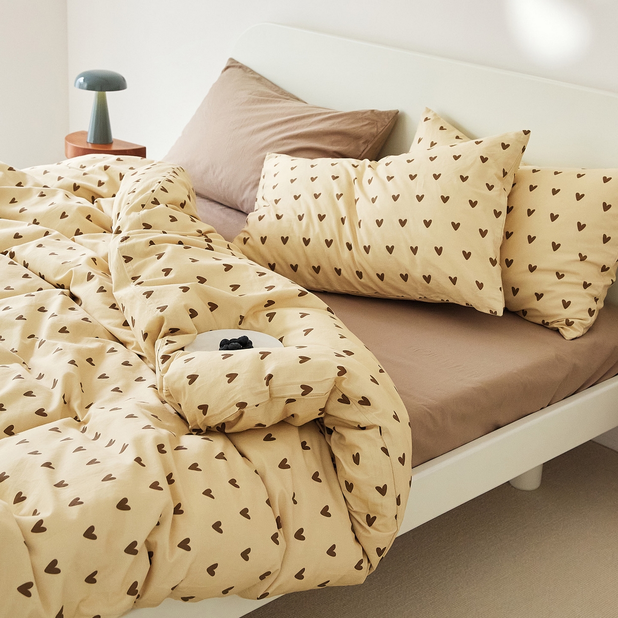 91家纺网 家纺一手货源 找家纺 EH家居 2025新款全棉斜纹印花-青春小调系列四件套 焦糖心语