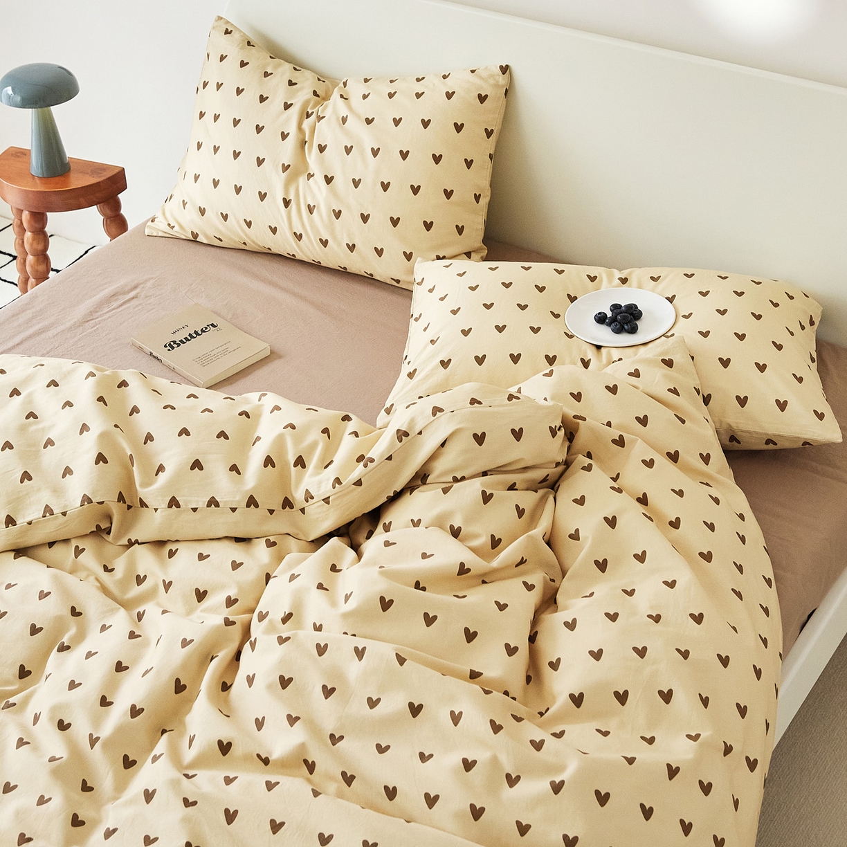 91家纺网 家纺一手货源 找家纺 EH家居 2025新款全棉斜纹印花-青春小调系列四件套 焦糖心语