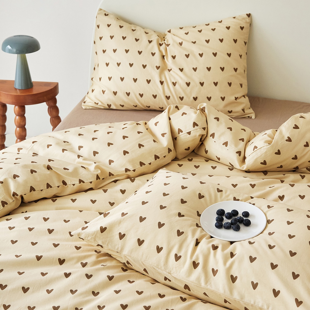 91家纺网 家纺一手货源 找家纺 EH家居 2025新款全棉斜纹印花-青春小调系列四件套 焦糖心语