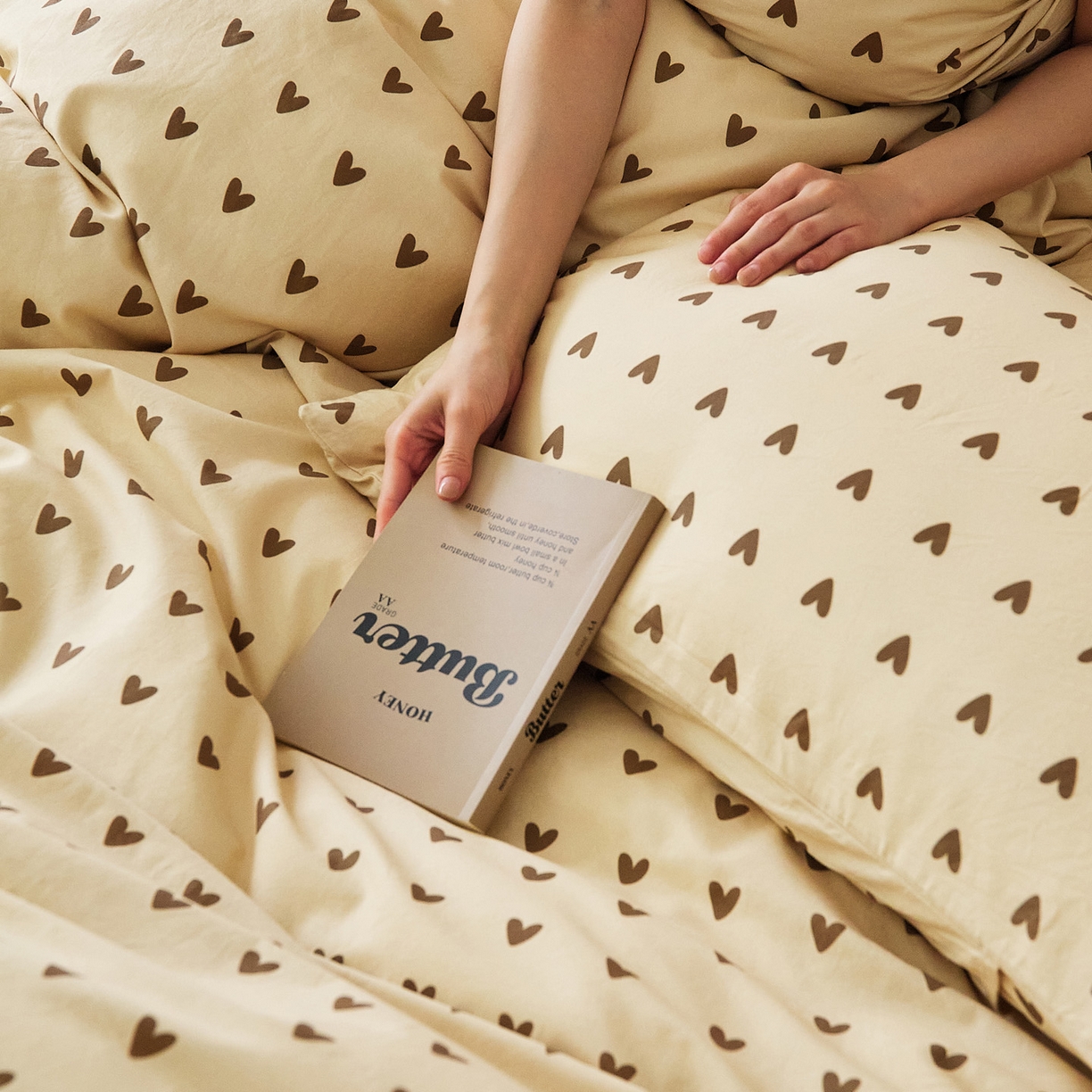 91家纺网 家纺一手货源 找家纺 EH家居 2025新款全棉斜纹印花-青春小调系列四件套 焦糖心语