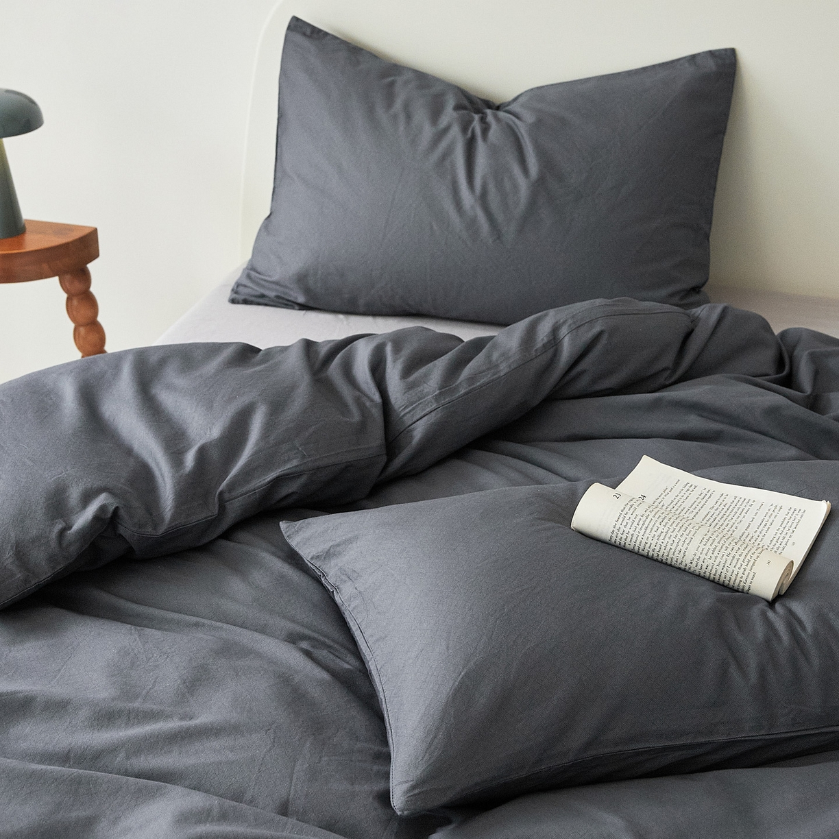 91家纺网 家纺一手货源 找家纺 EH家居 2025新款全棉斜纹印花-青春小调系列四件套 深色轨迹