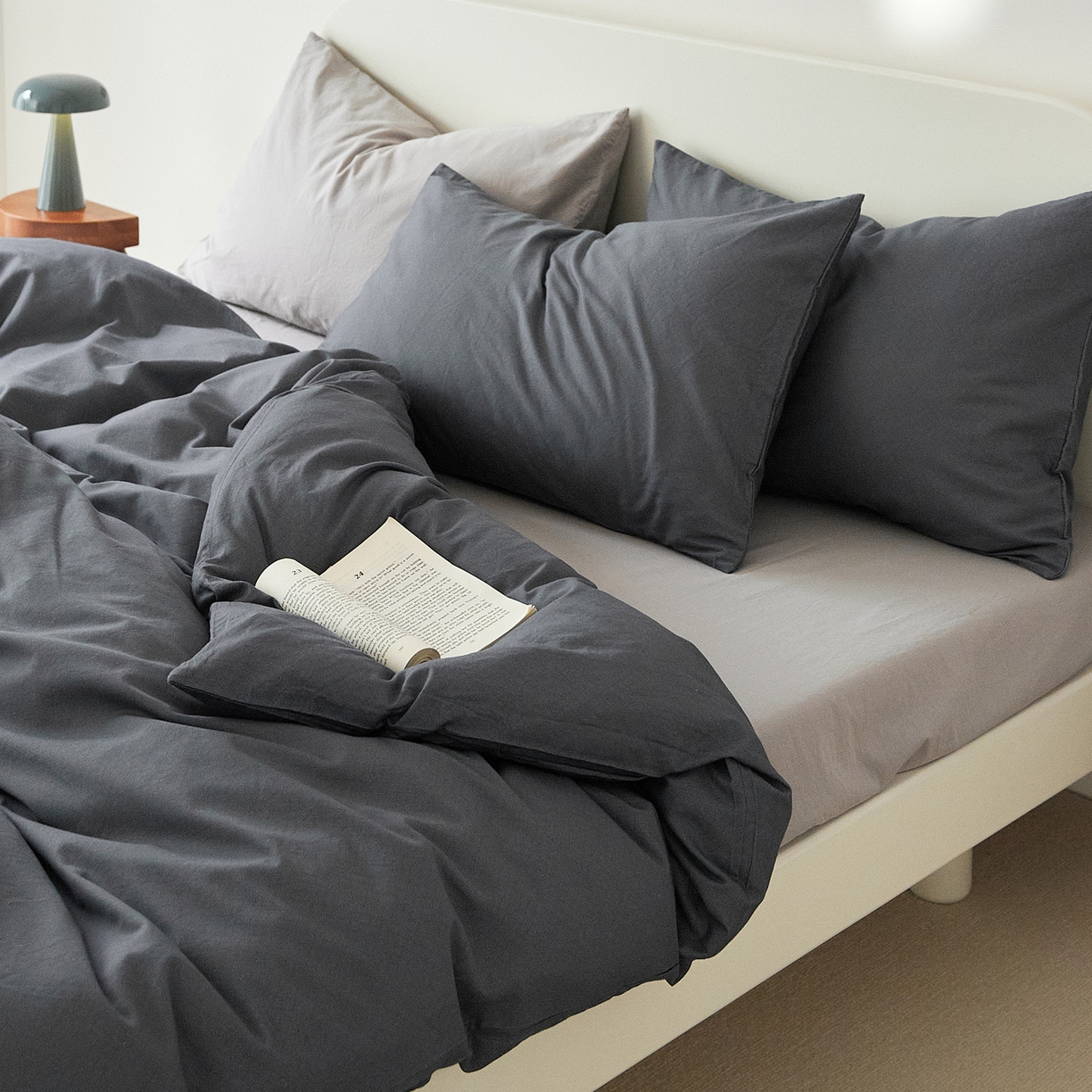 91家纺网 家纺一手货源 找家纺 EH家居 2025新款全棉斜纹印花-青春小调系列四件套 深色轨迹