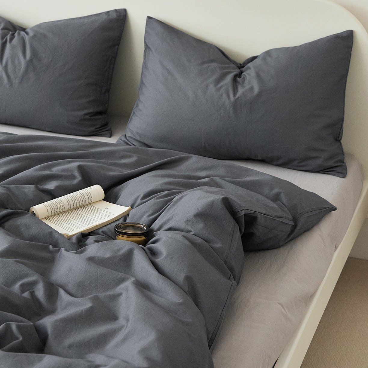 91家纺网 家纺一手货源 找家纺 EH家居 2025新款全棉斜纹印花-青春小调系列四件套 深色轨迹