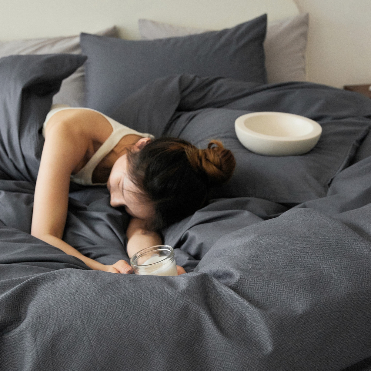 91家纺网 家纺一手货源 找家纺 EH家居 2025新款全棉斜纹印花-青春小调系列四件套 深色轨迹