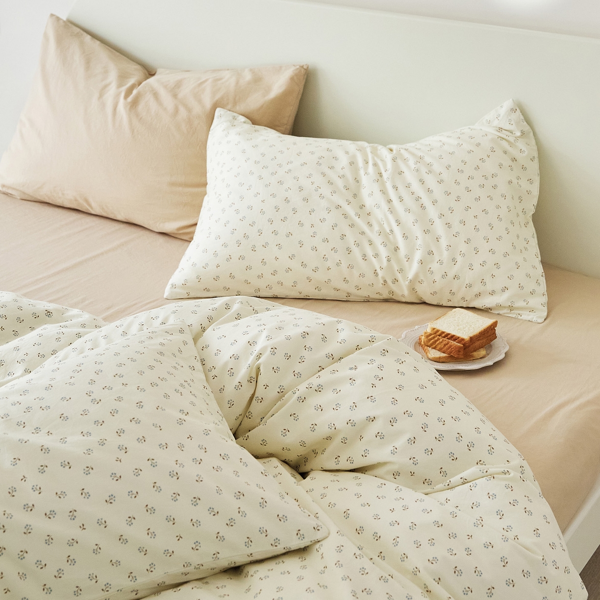 91家纺网 家纺一手货源 找家纺 EH家居 2025新款全棉斜纹印花-青春小调系列四件套 星野花园