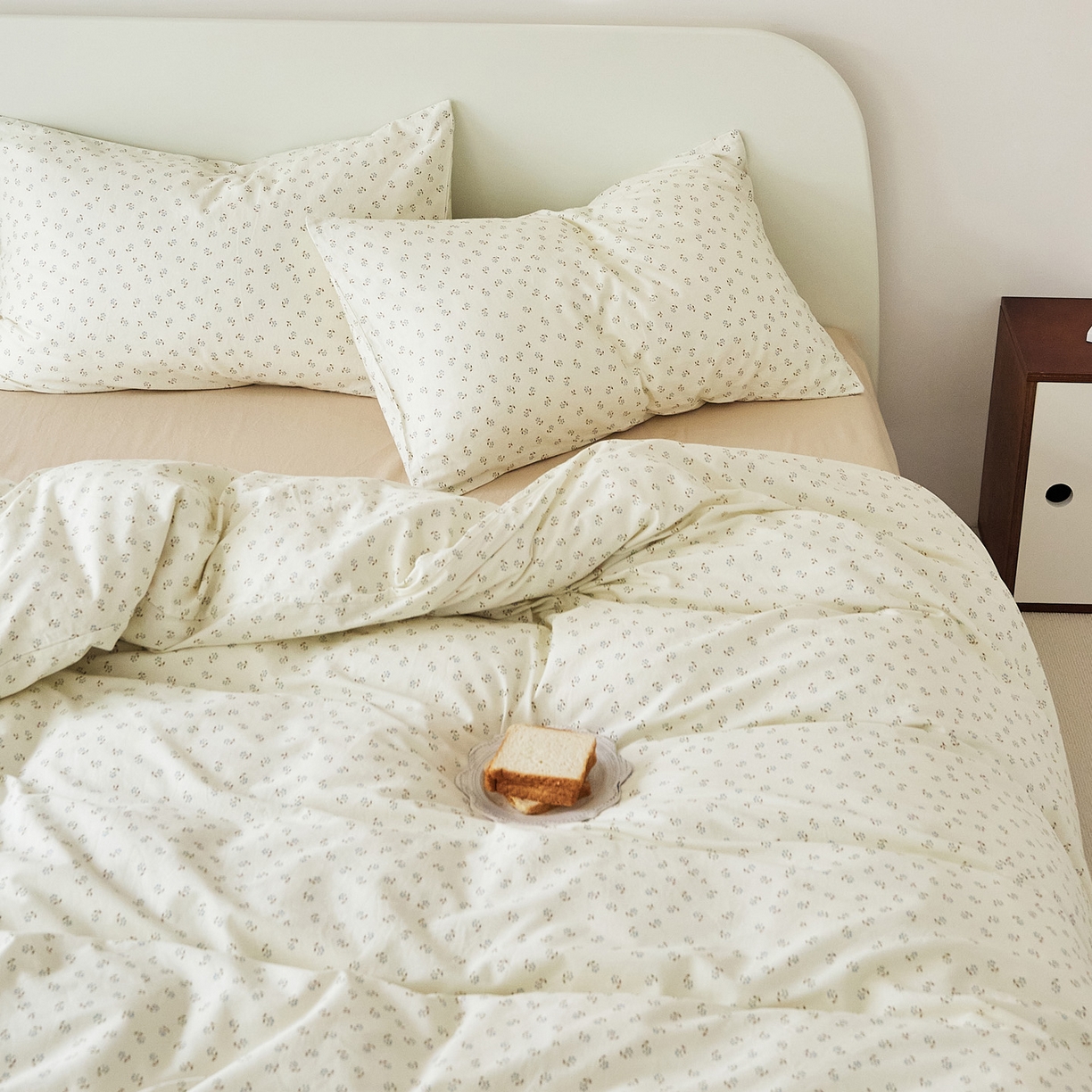 91家纺网 家纺一手货源 找家纺 EH家居 2025新款全棉斜纹印花-青春小调系列四件套 星野花园