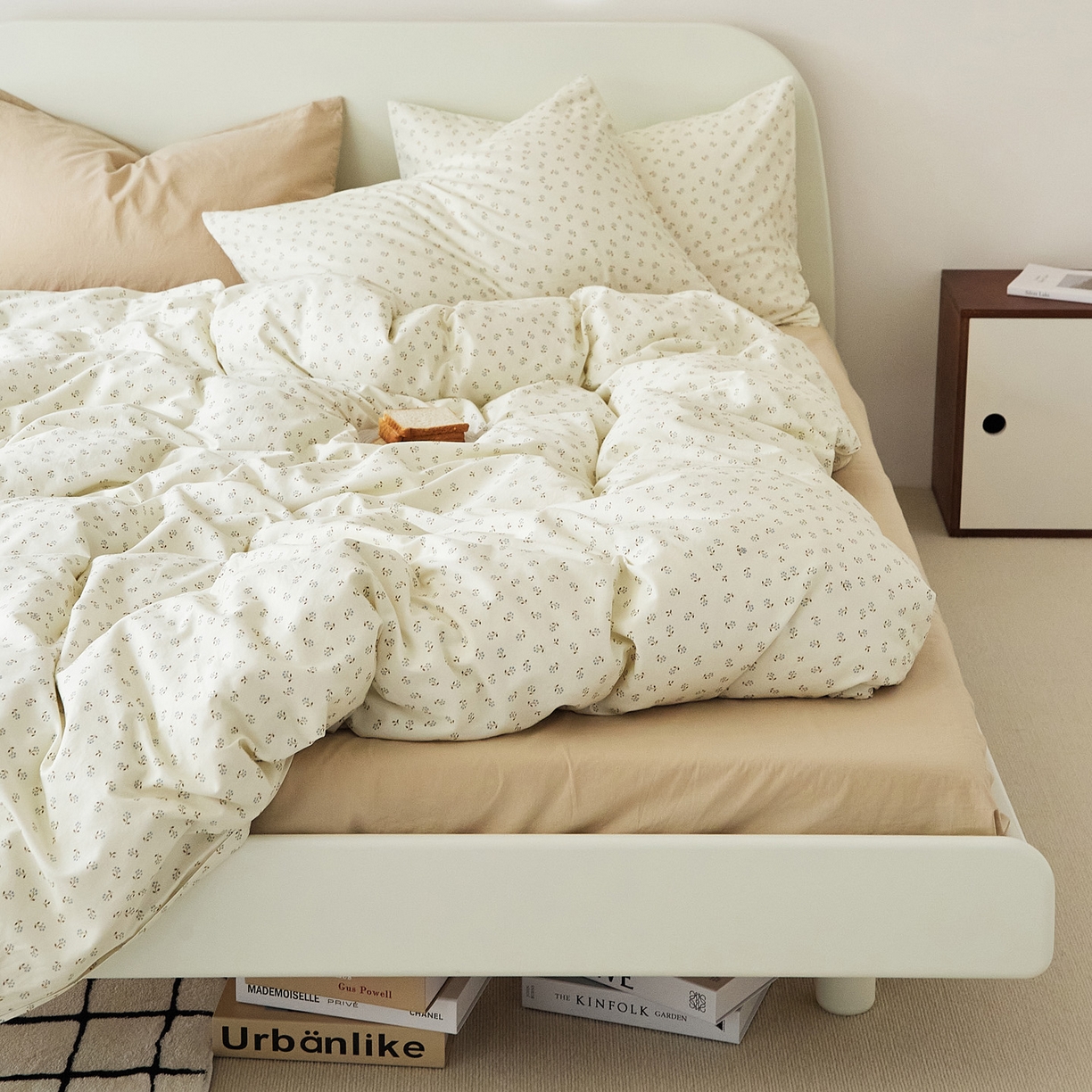 91家纺网 家纺一手货源 找家纺 EH家居 2025新款全棉斜纹印花-青春小调系列四件套 星野花园